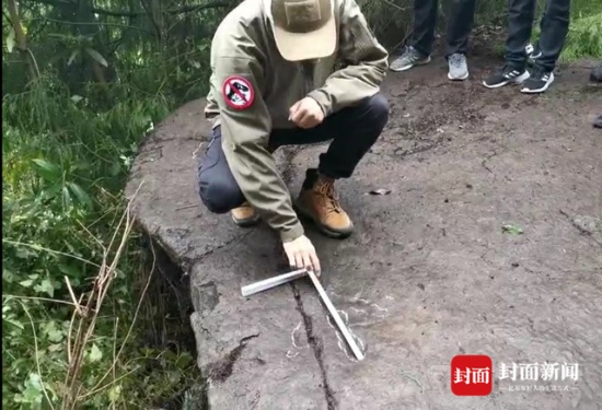 四川5歲小男孩發(fā)現(xiàn)恐龍足跡