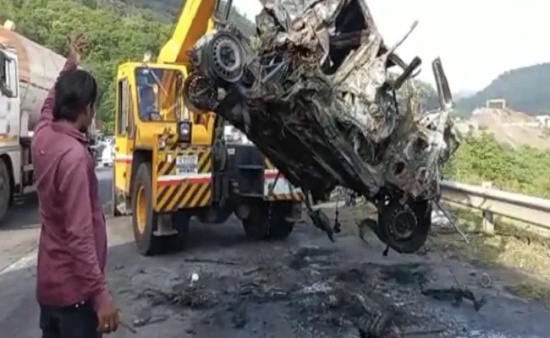 印度孟買車禍 浦那高速公路車禍造成3人死亡