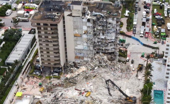 美國倒塌公寓剩余建筑被爆破拆除
