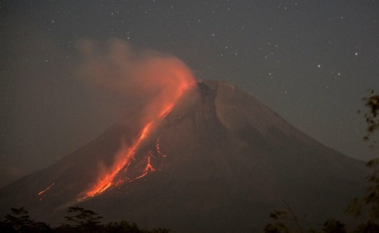 印度尼西亞默拉皮火山爆發(fā)