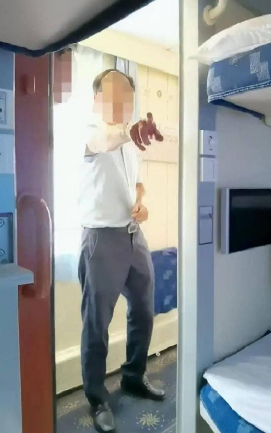 男子火車上騷擾女乘客 警方通報，已拘留。