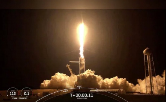 SpaceX將4名平民送入太空