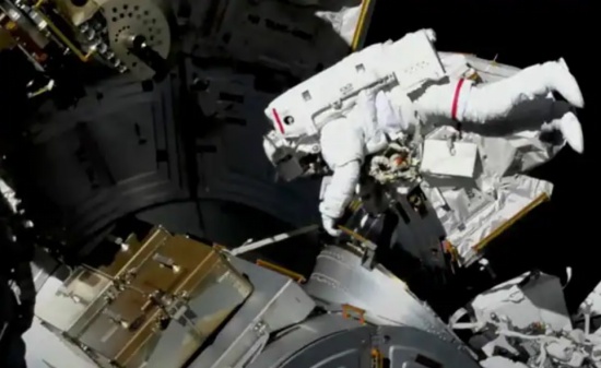 NASA宇航員在艙外活動更換了國際空間站故障天線