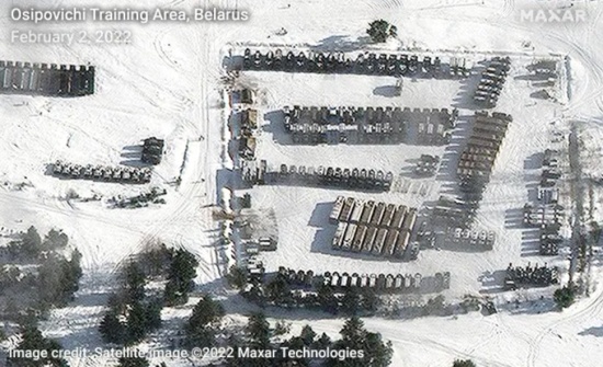俄羅斯在烏克蘭邊境附近大規模集結軍隊衛星圖像：