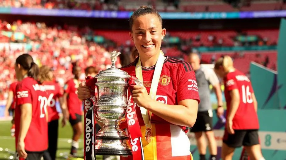 在溫布利球場舉行的2024年女子足總杯決賽中，曼聯隊以4-0戰勝托特納姆熱刺隊