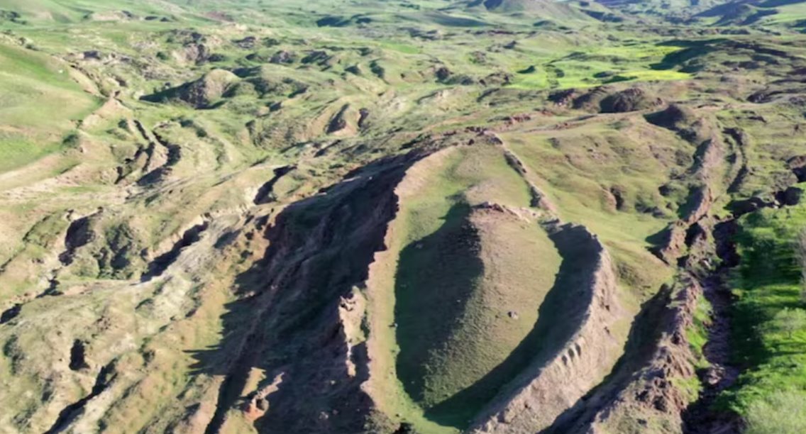 探地雷達揭示了土耳其杜魯皮納爾(Durupinar)遺址的建筑物，地貌長538英尺，與圣經中的描述相似。